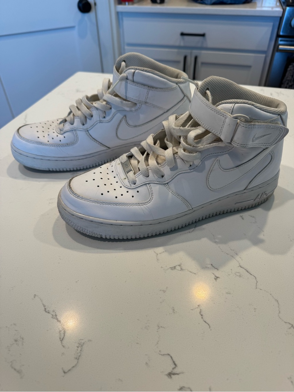Nike Air Force 1 Mens 9.5 High Basketball Sneaker Shoes Triple White athletic